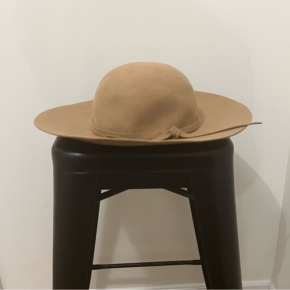 Felt hat for Autumn - Picture 2 of 3